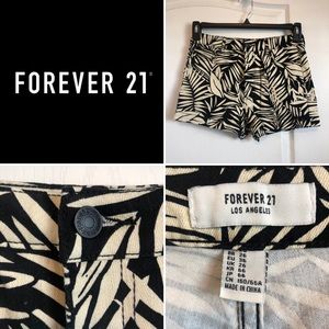 🔘 FOREVER 21 🔘  Women’s Palm Design Shorts